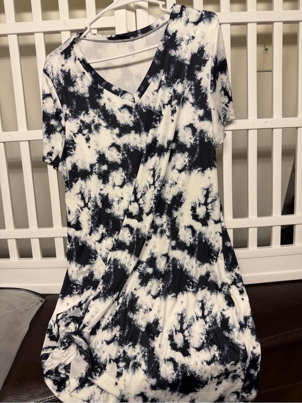 SHEIN Black & White Tie-Dye V‑Neck Midi Dress